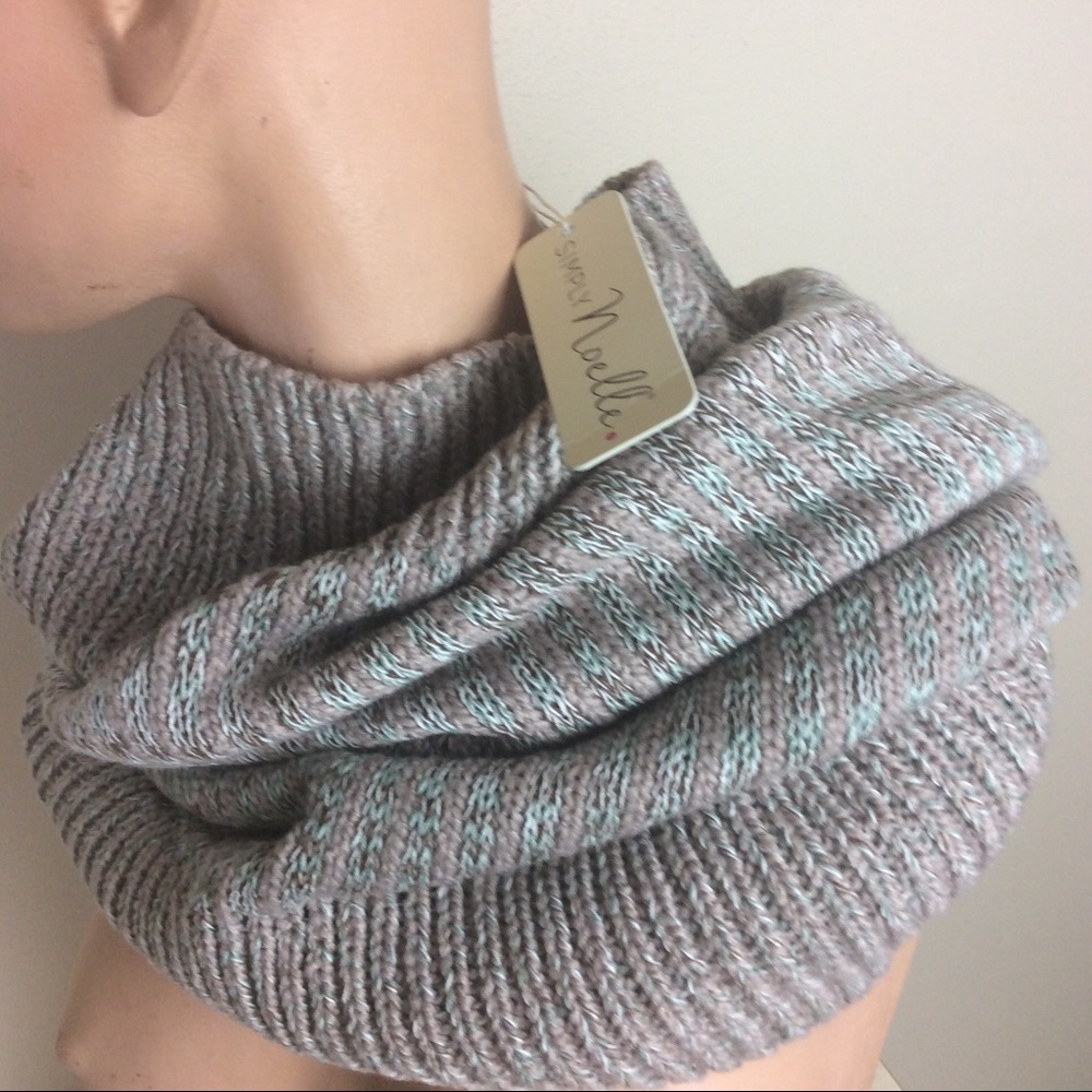 NWT! Simply Noelle Circle Scarf/Hood